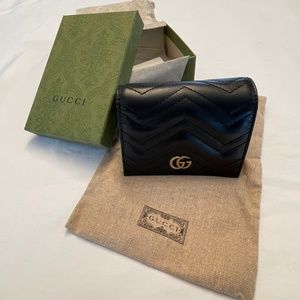 (NEW) 🌟 Authentic 🌟 Gucci GG Marmont Card Case Leather Wallet